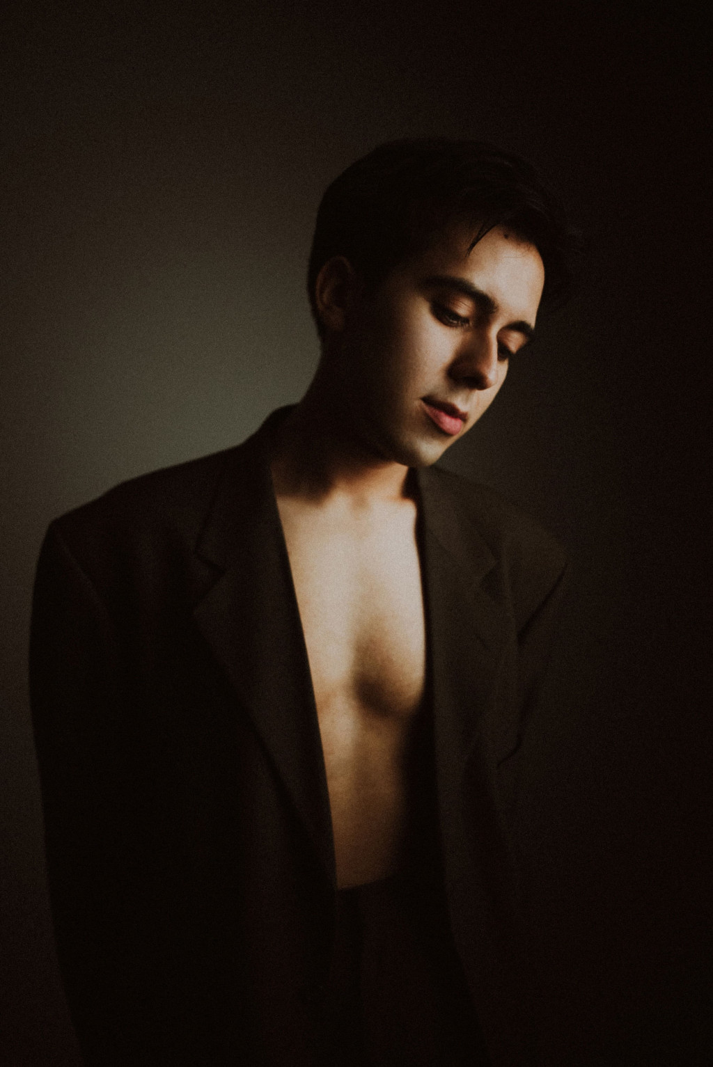 Leo Alanis: From YouTube to Multilingual Music Sensation