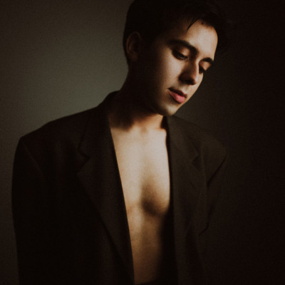 Leo Alanis: From YouTube to Multilingual Music Sensation