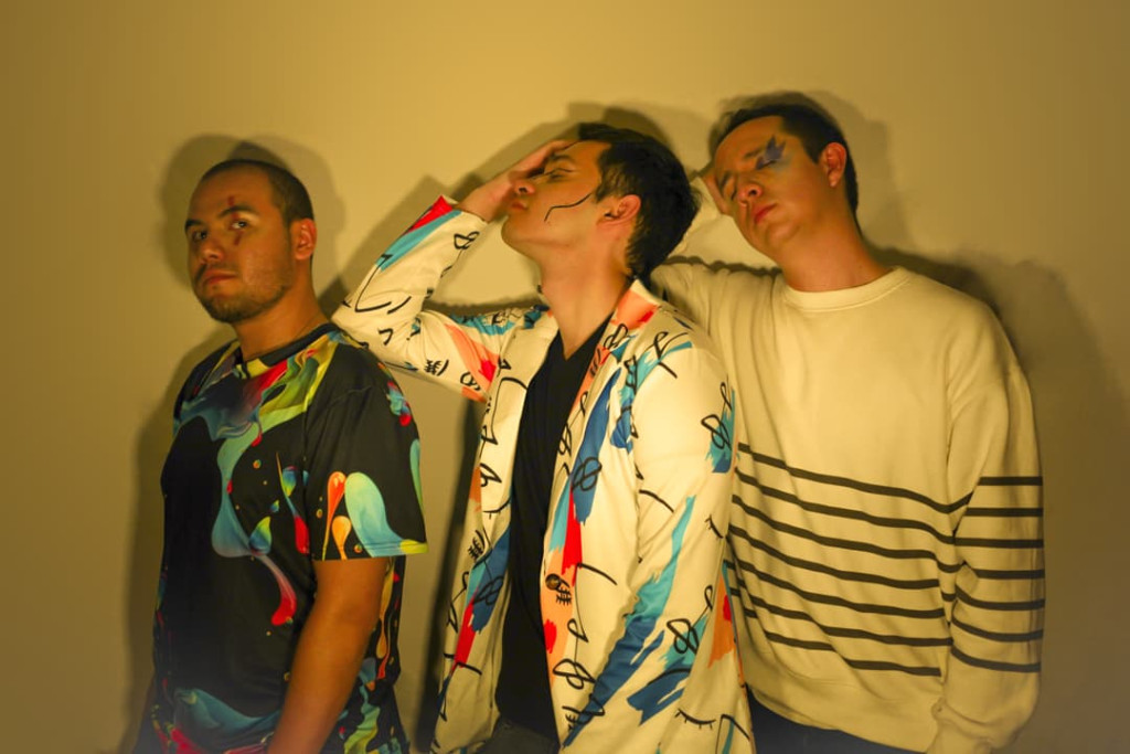 Gigantes de Papel: Blurring the Line Between Reality and Dreams