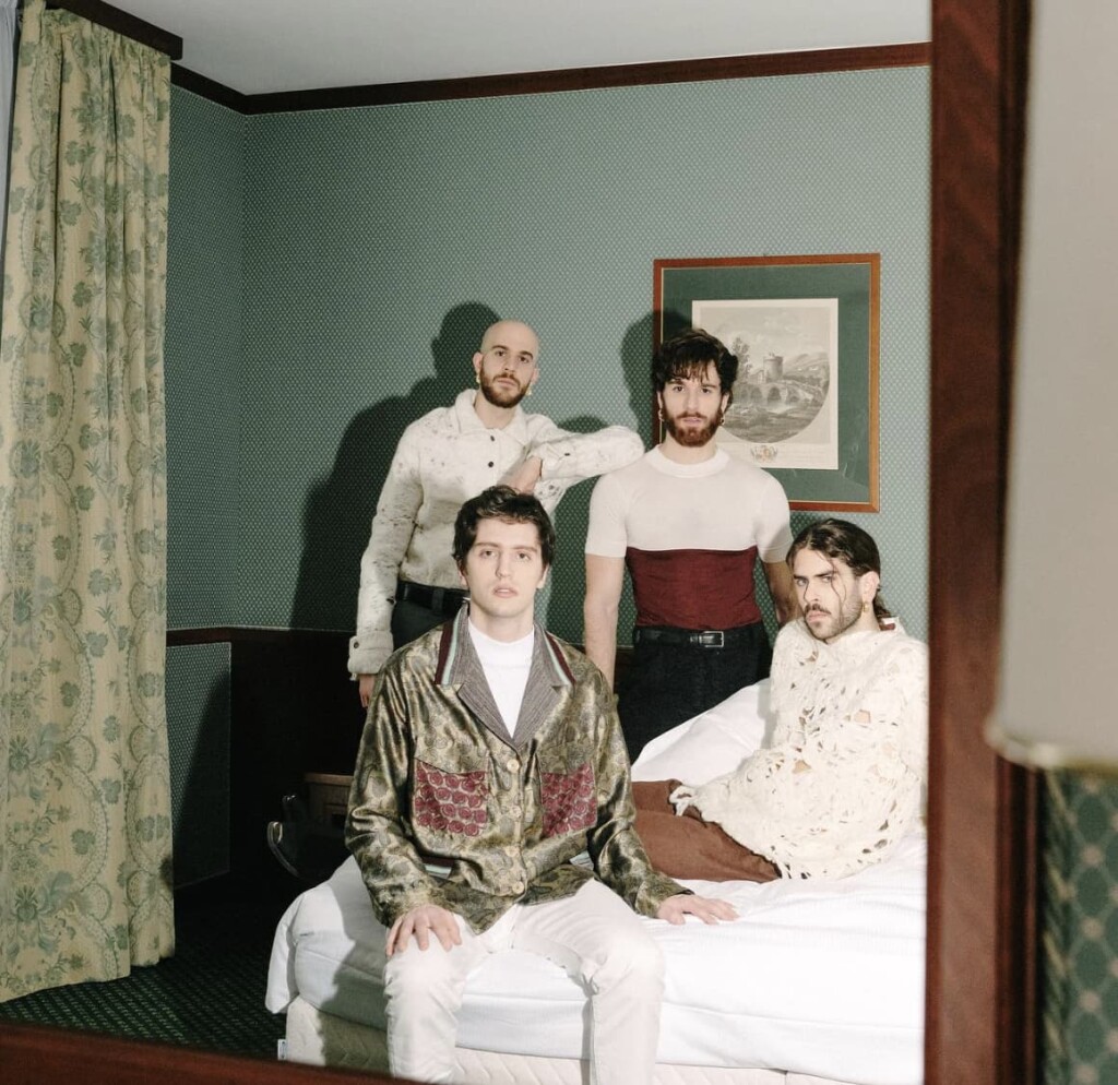 INSIDE: This band enchants with energetic mix of electronic, pop and indie rock