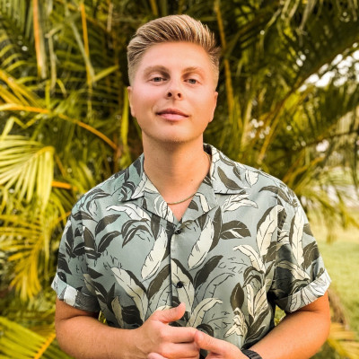 Sasha Hromyk: Crafting Timeless R&B with Global Roots