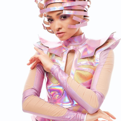 Inessa: Crafting Unique Soundscapes with Dark Pop and New Wave Influences