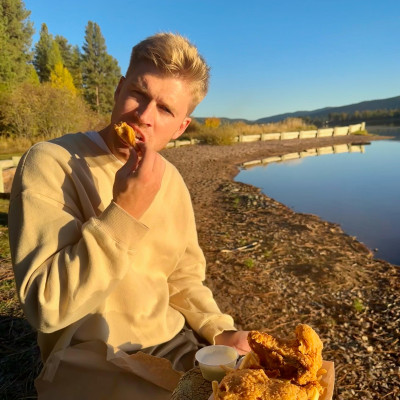 DreamerCole: Blending Art and Music to Create a Unique Sound