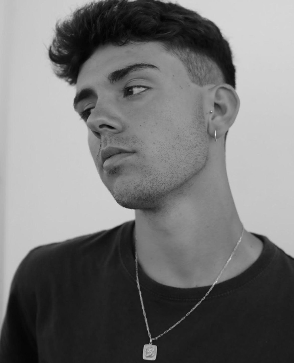 Álvaro Domínguez: Empowering Through Music with Unstoppable Strength