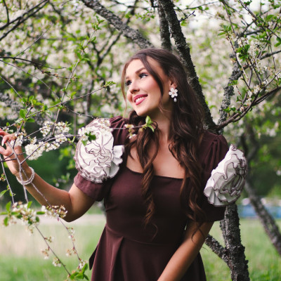 Scharliina: Transforming Pain into Healing Melodies