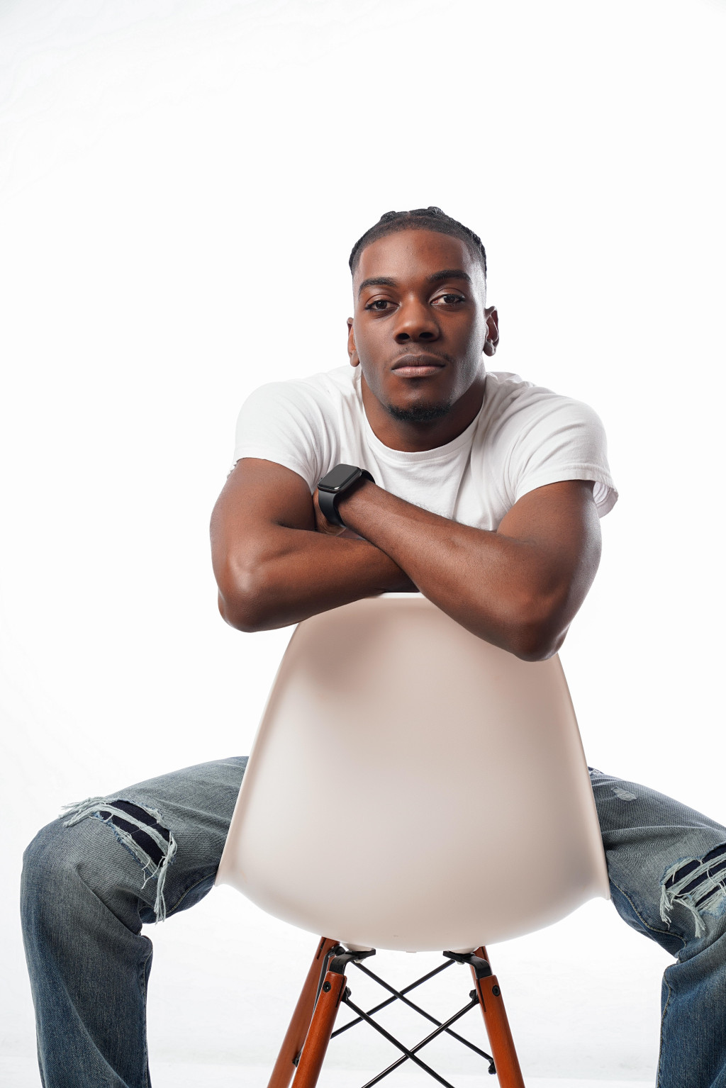 Tev Antonio: A Voice Shaped by Destiny