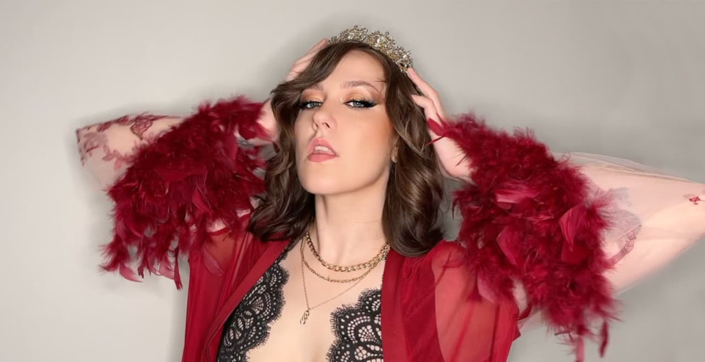 Cora Duke: From Home Studio to Stage Stardom