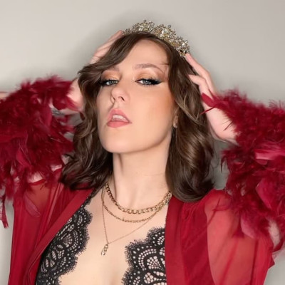 Cora Duke: From Home Studio to Stage Stardom